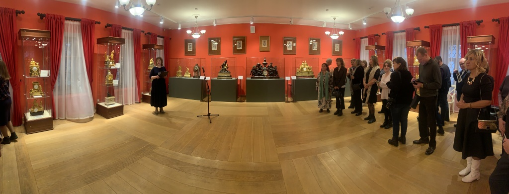 В Твери в Картинной галерее отрылась уникальная выставка часов 